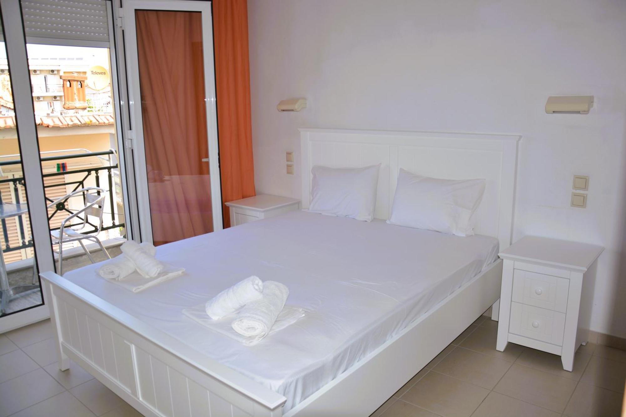 Dionyssos Hotell Liménas Eksteriør bilde