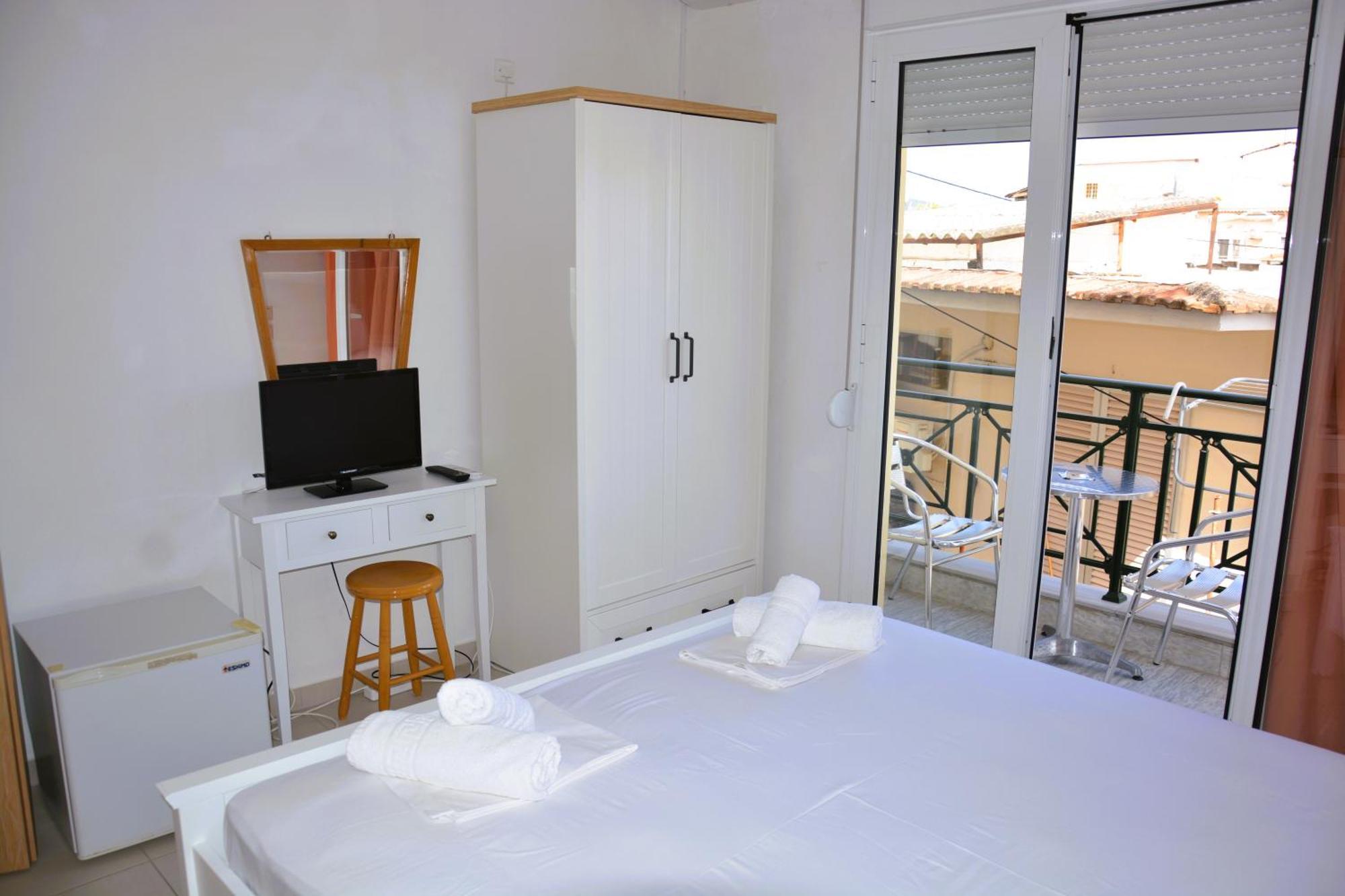 Dionyssos Hotell Liménas Eksteriør bilde
